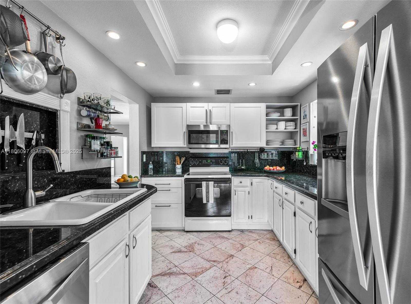Small Image of 9057 EMERSON AVE, Surfside Number 12