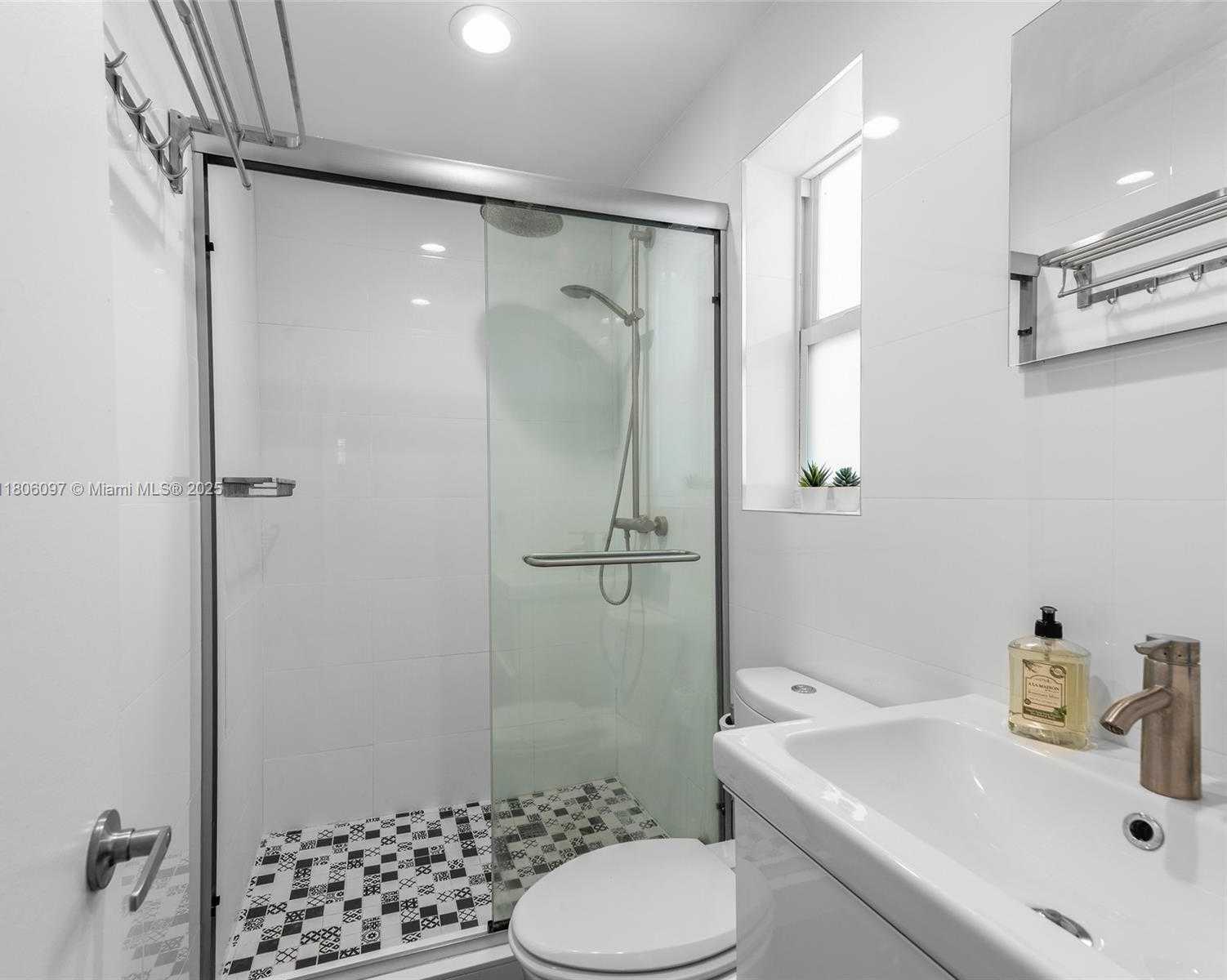 Small Image of 9057 EMERSON AVE, Surfside Number 15