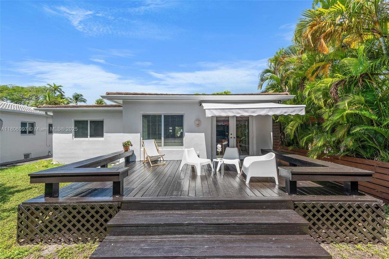 Small Image of 9057 EMERSON AVE, Surfside Number 18