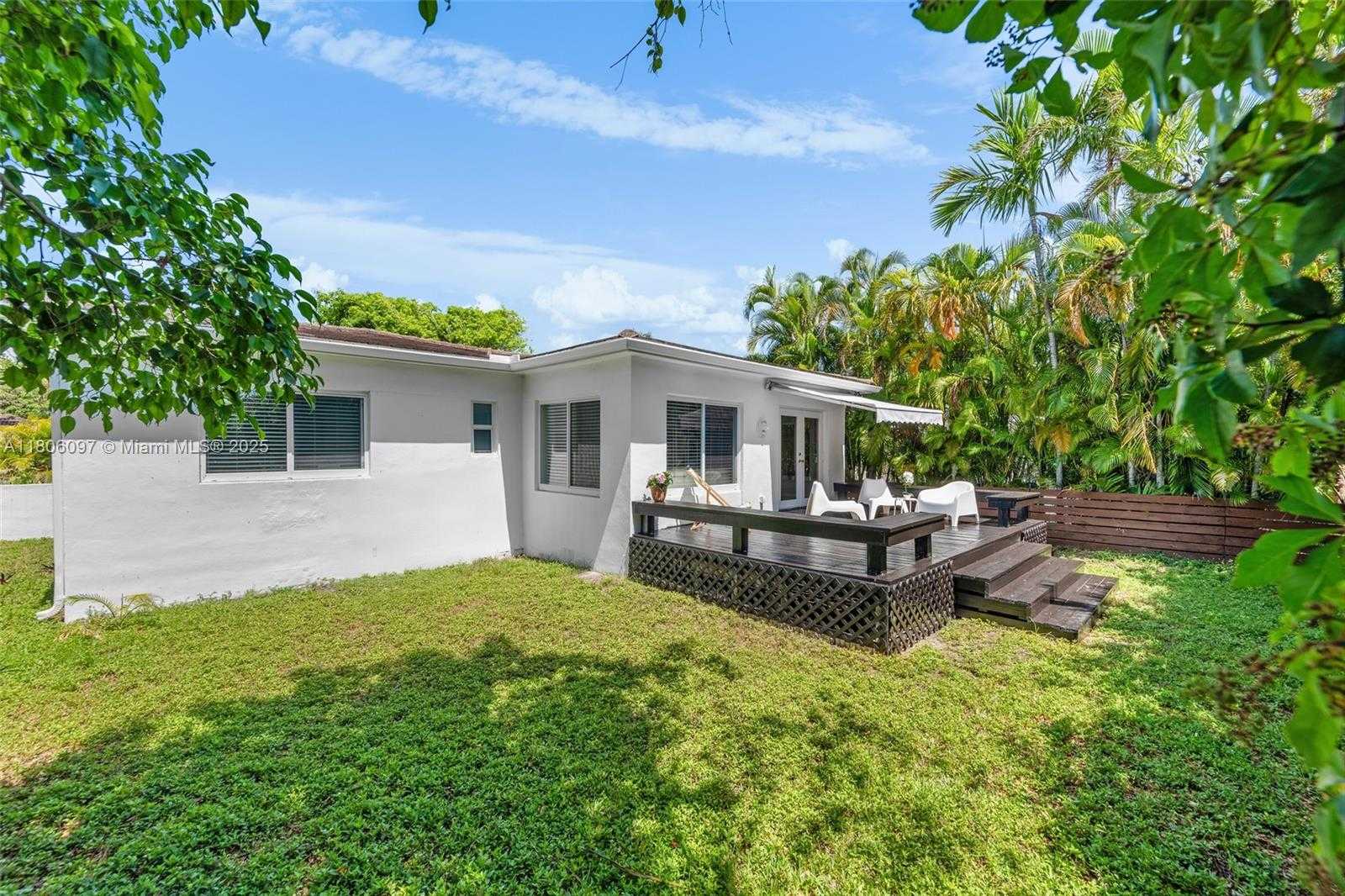 Small Image of 9057 EMERSON AVE, Surfside Number 19
