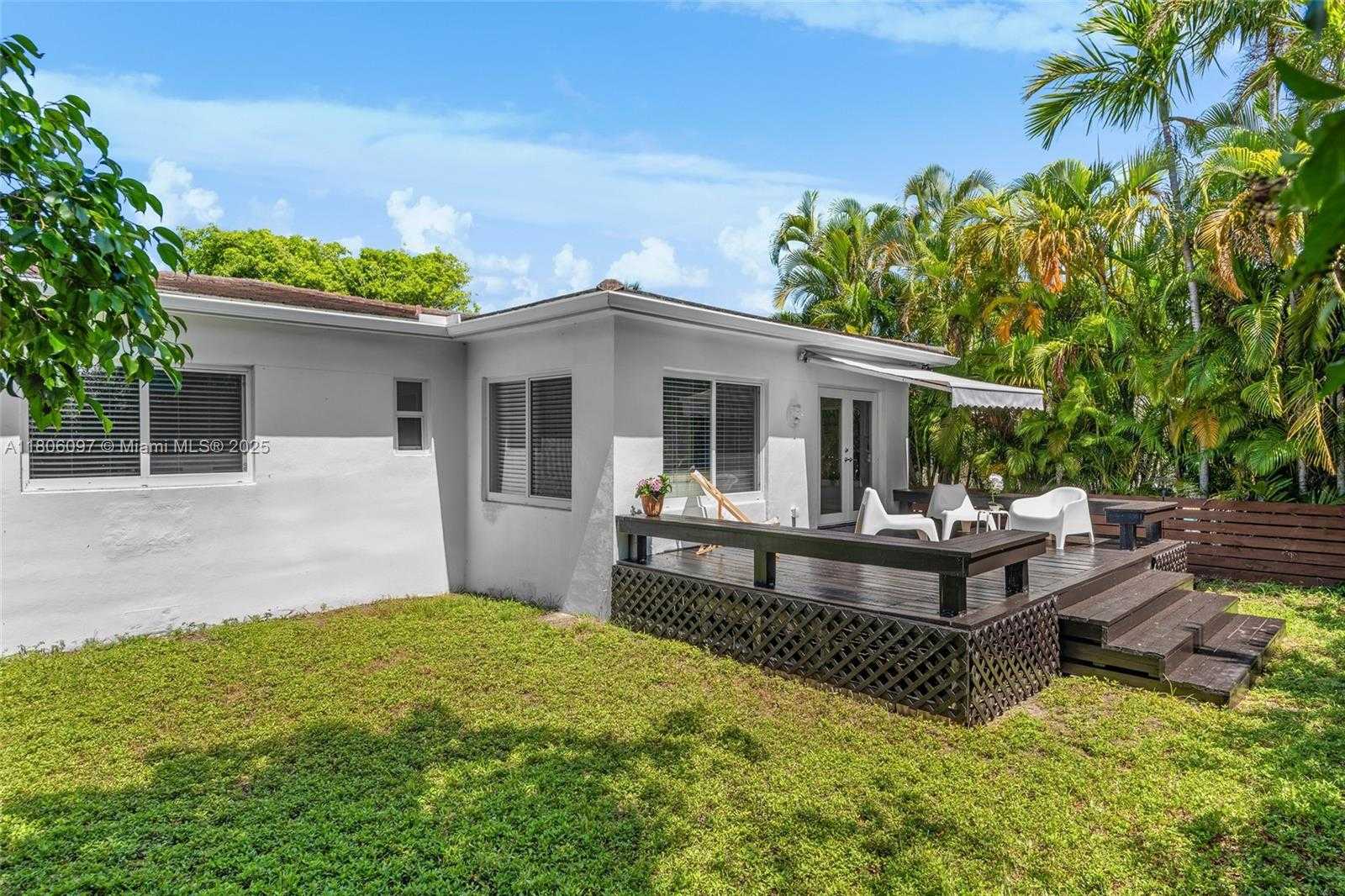Small Image of 9057 EMERSON AVE, Surfside Number 25