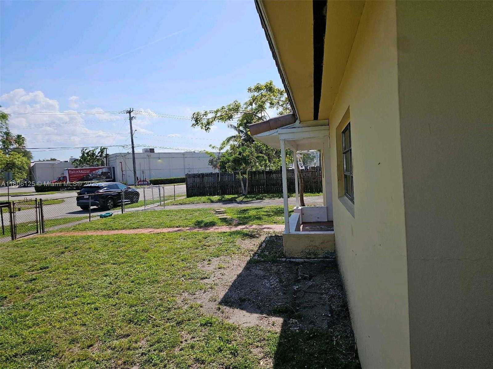 Small Image of 3773 NORTH WEST 1ST CT, Lauderhill Number 5