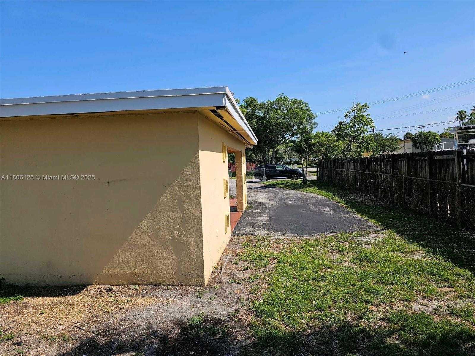 Small Image of 3773 NORTH WEST 1ST CT, Lauderhill Number 7