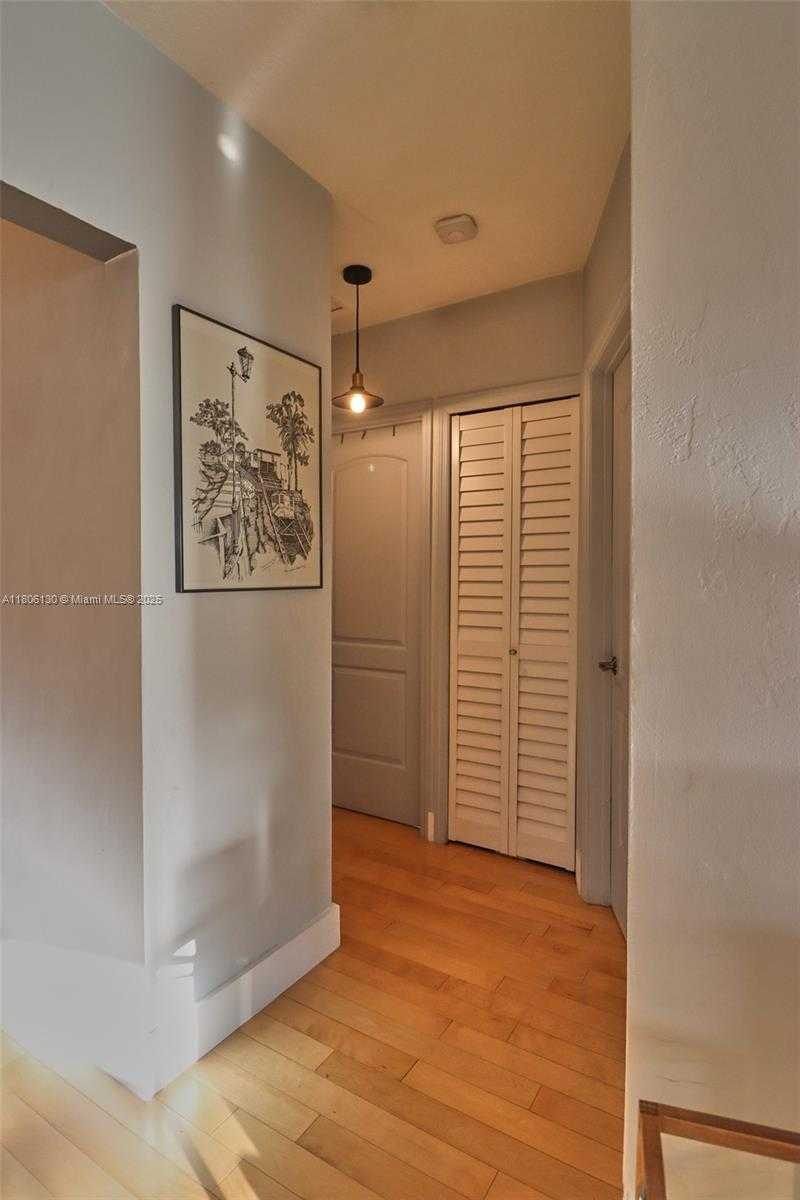 Small Image of 101 NORTH EAST 9TH AVE, Hialeah Number 15