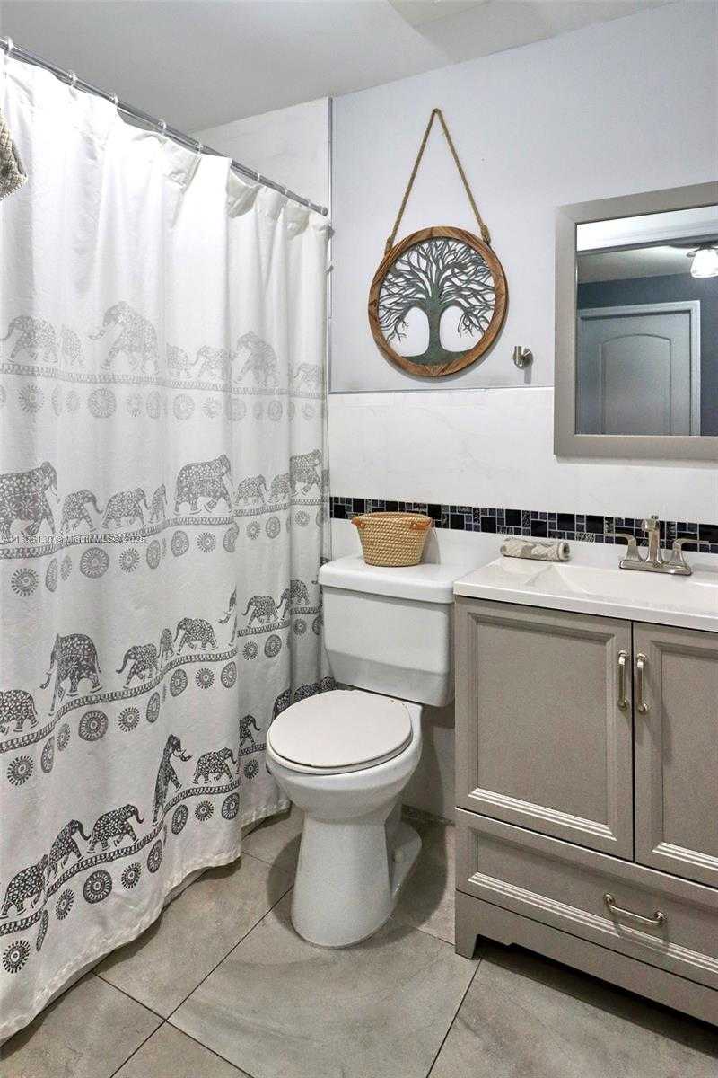 Small Image of 101 NORTH EAST 9TH AVE, Hialeah Number 23