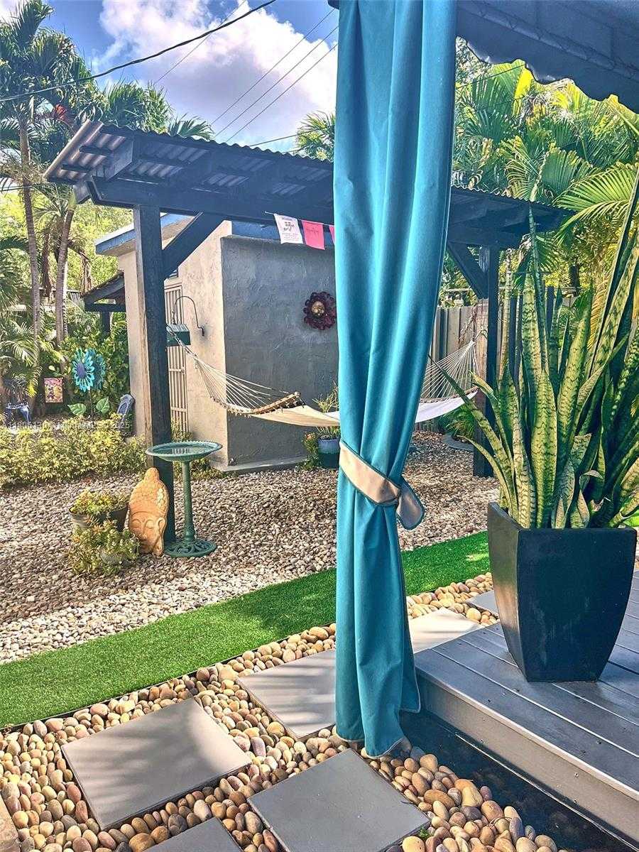 Small Image of 101 NORTH EAST 9TH AVE, Hialeah Number 32