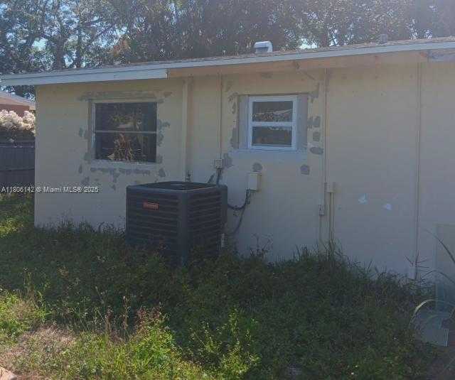 Small Image of 884 MONTEGO DR, West Palm Beach Number 22