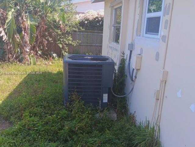 Small Image of 884 MONTEGO DR, West Palm Beach Number 24