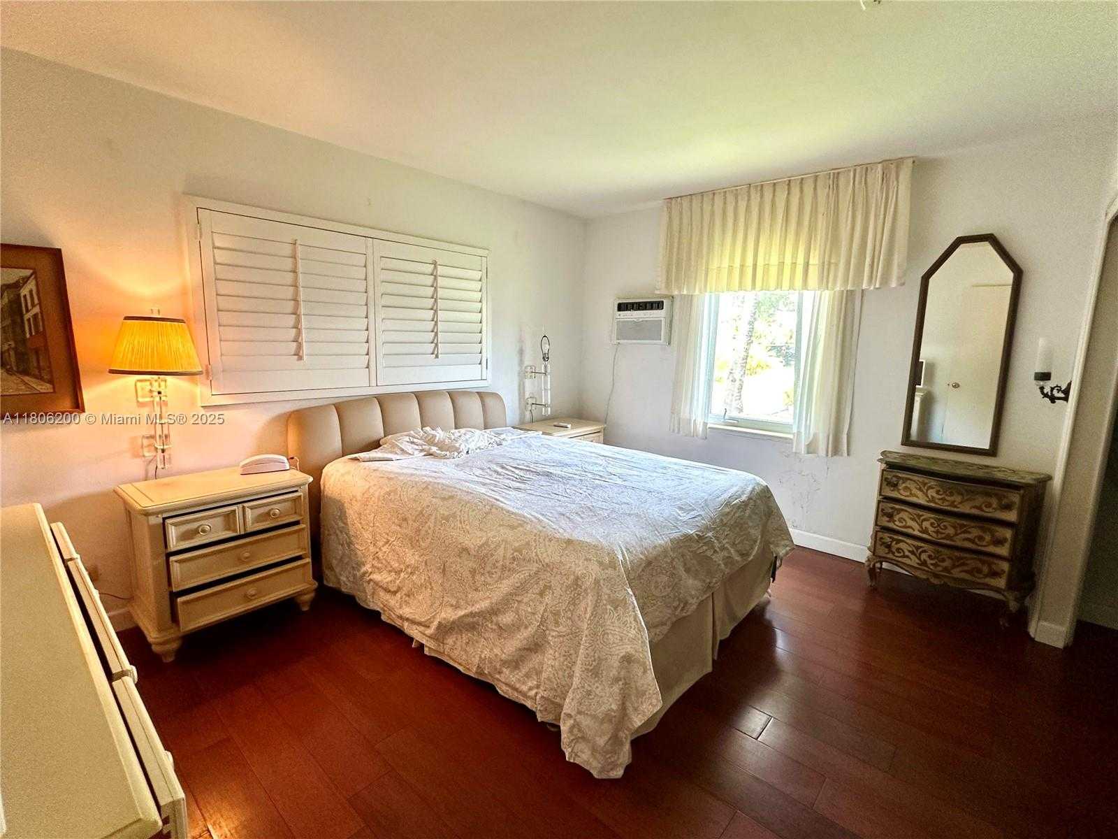 Small Image of 2040 NORTH HIBISCUS DR, North Miami Number 10