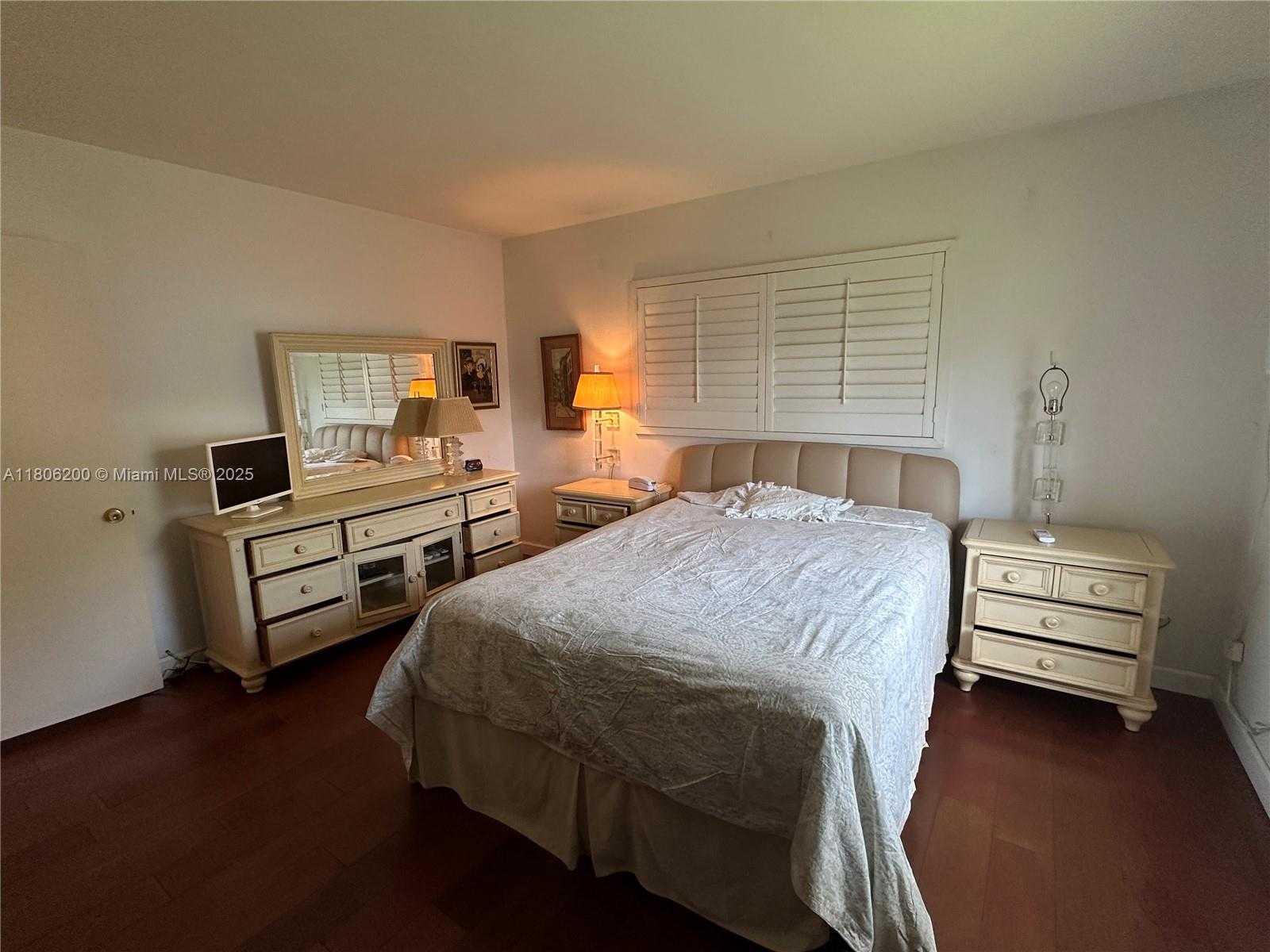 Small Image of 2040 NORTH HIBISCUS DR, North Miami Number 11