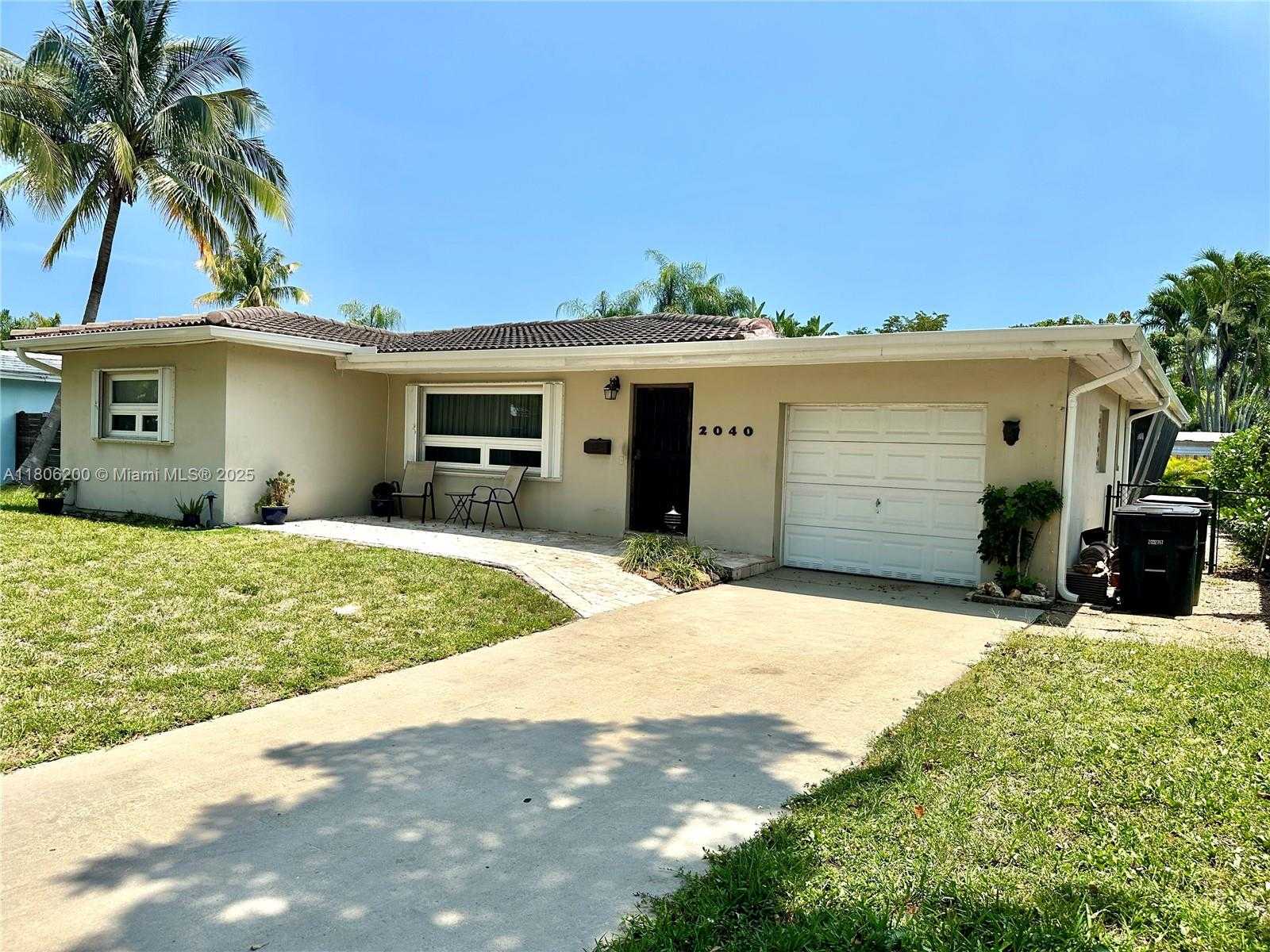 Small Image of 2040 NORTH HIBISCUS DR, North Miami Number 2
