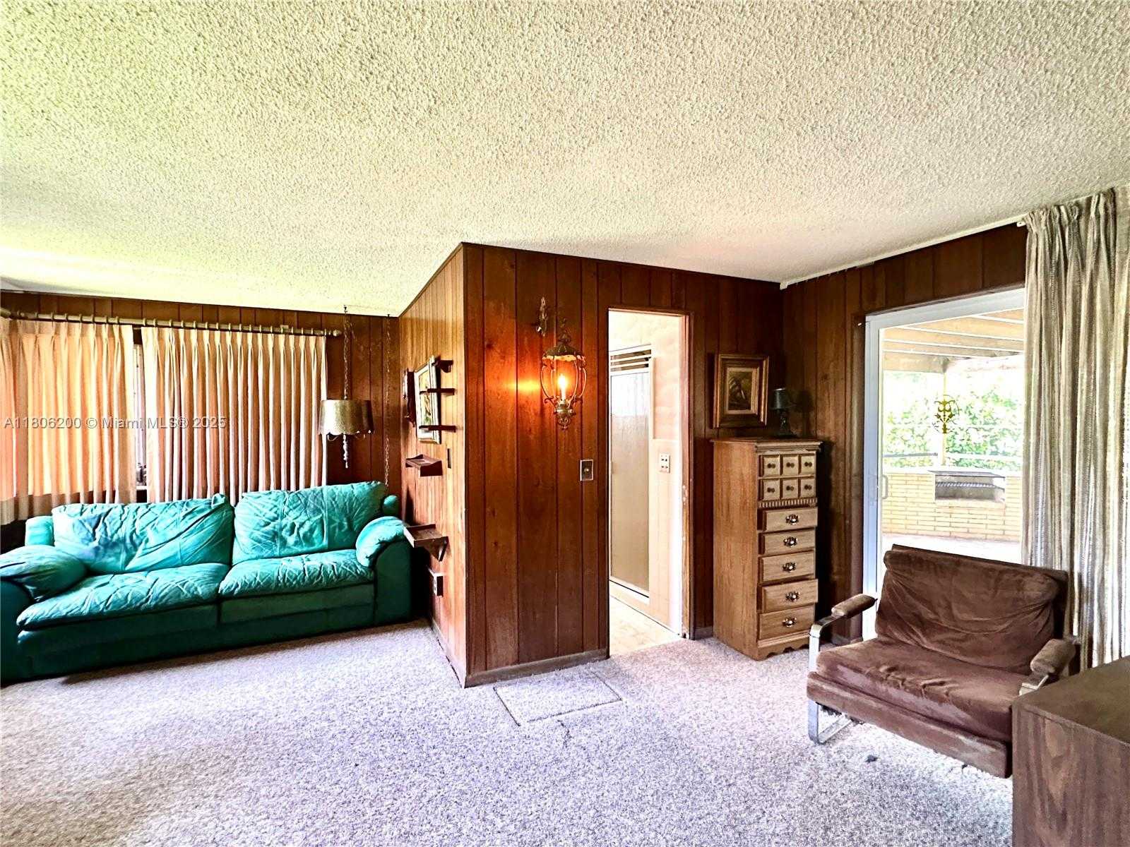 Small Image of 2040 NORTH HIBISCUS DR, North Miami Number 20