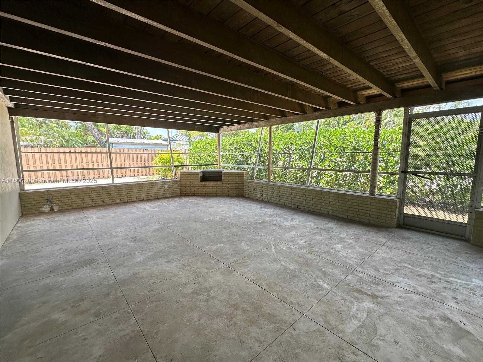 Small Image of 2040 NORTH HIBISCUS DR, North Miami Number 25