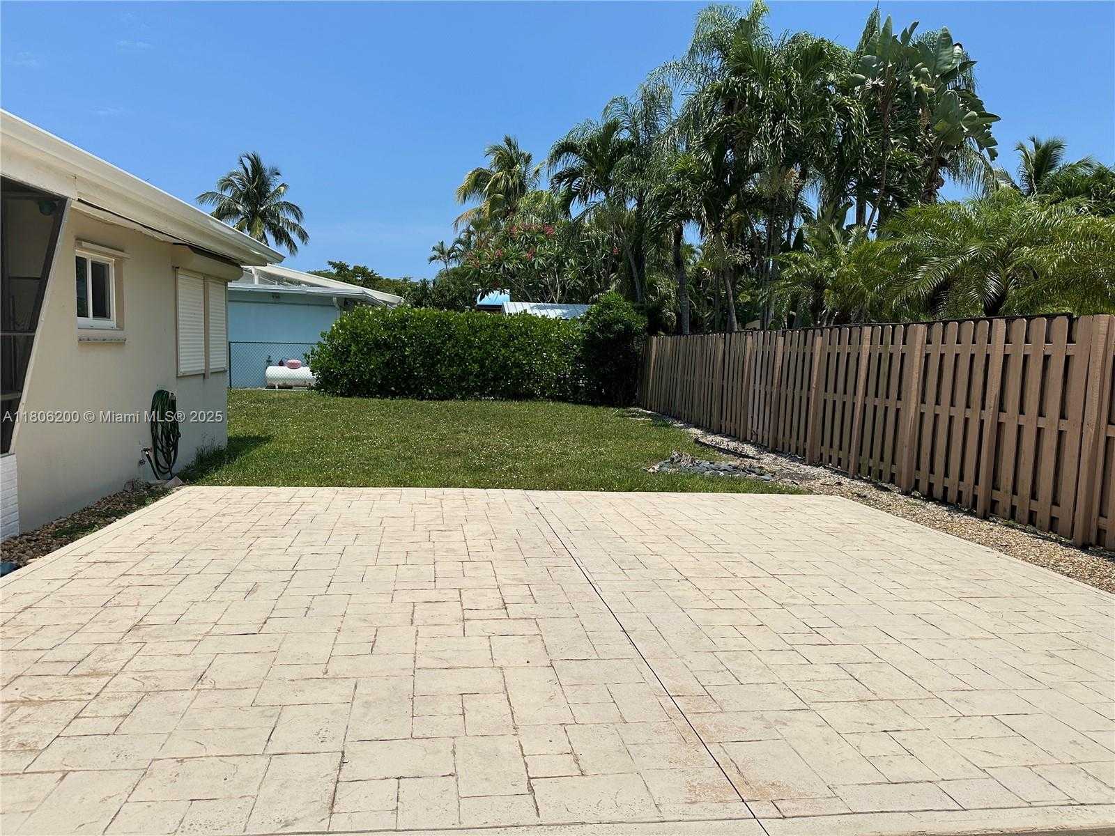 Small Image of 2040 NORTH HIBISCUS DR, North Miami Number 30