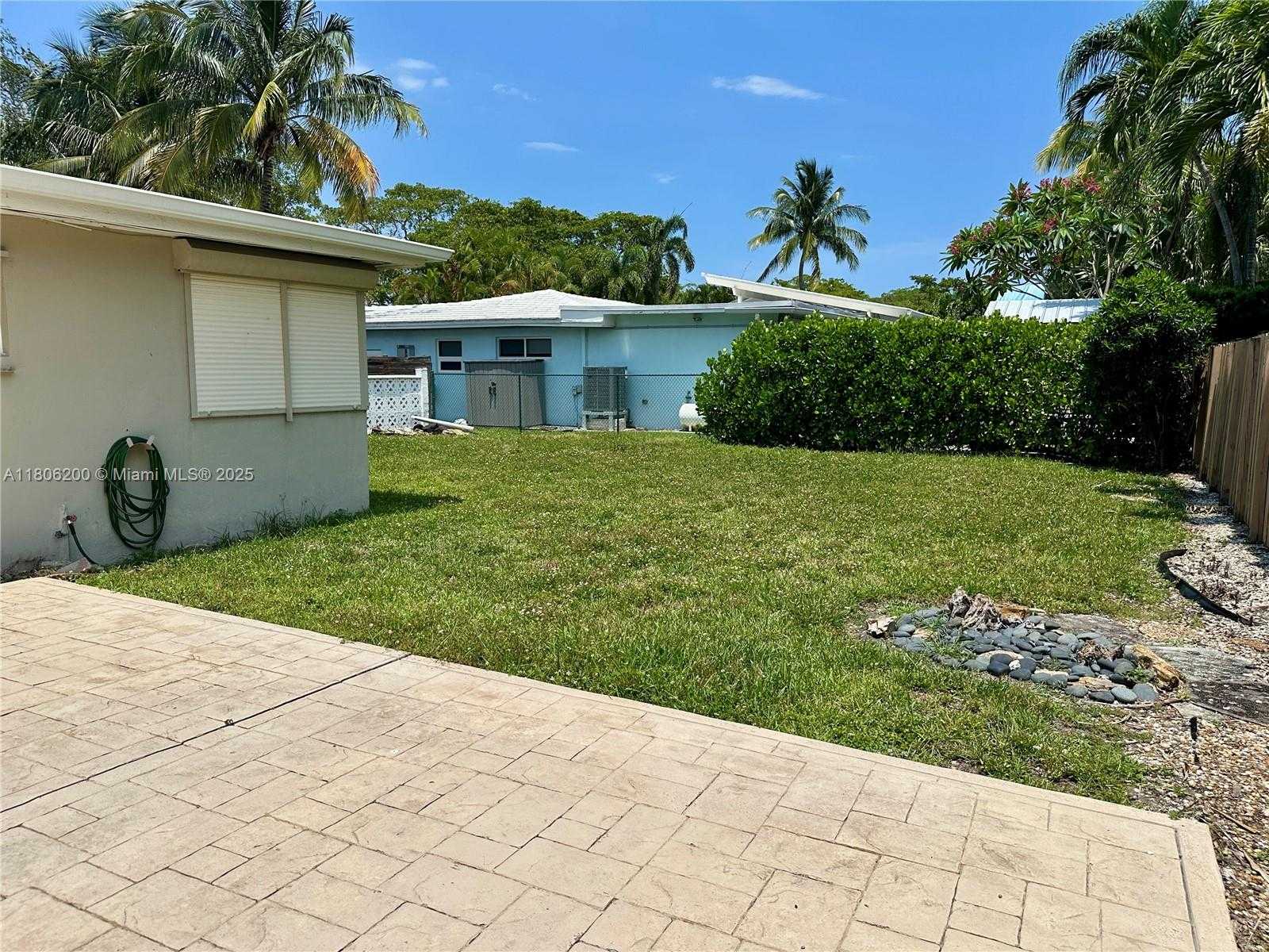 Small Image of 2040 NORTH HIBISCUS DR, North Miami Number 34
