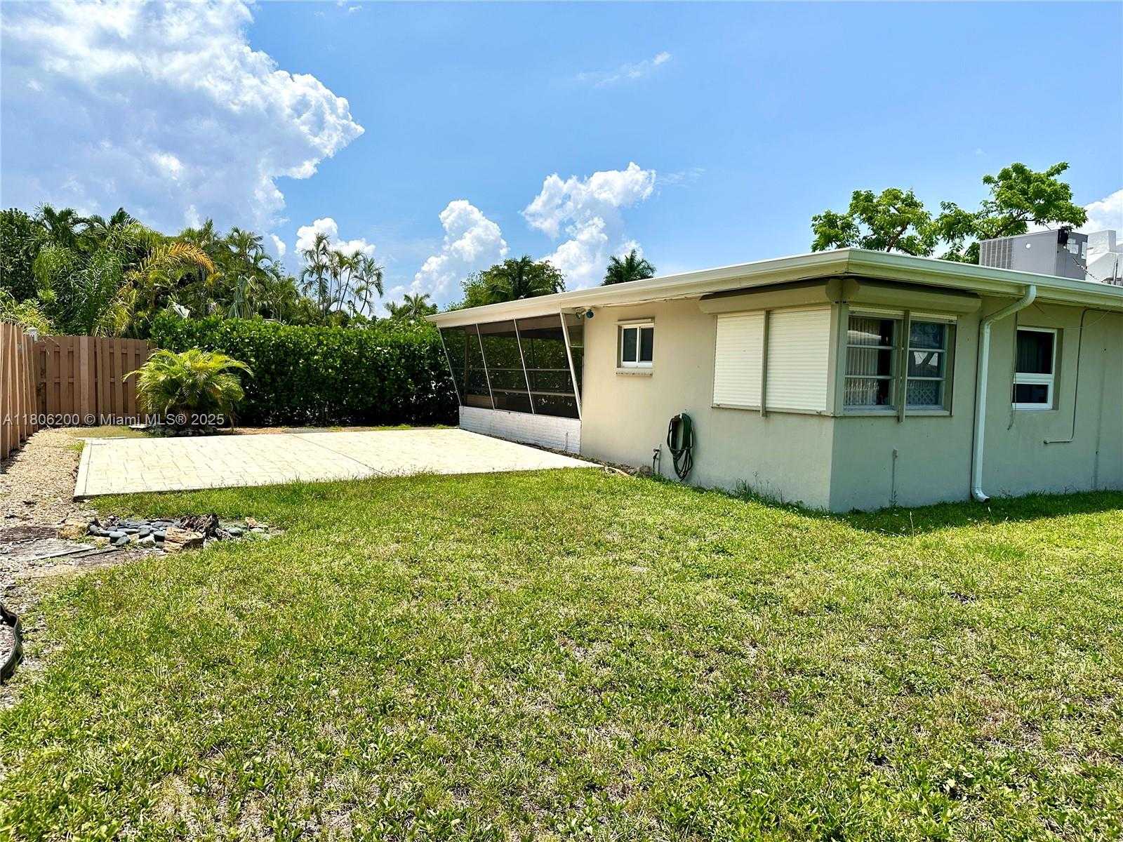 Small Image of 2040 NORTH HIBISCUS DR, North Miami Number 40