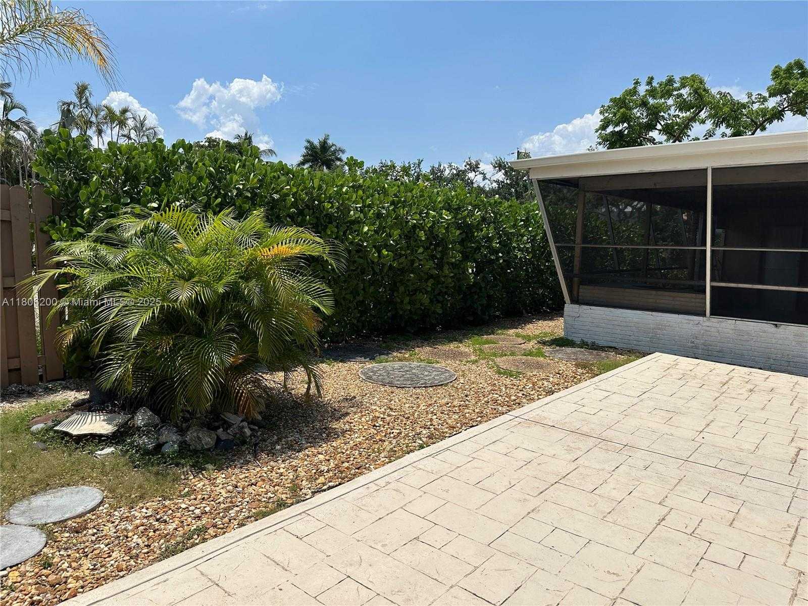 Small Image of 2040 NORTH HIBISCUS DR, North Miami Number 41