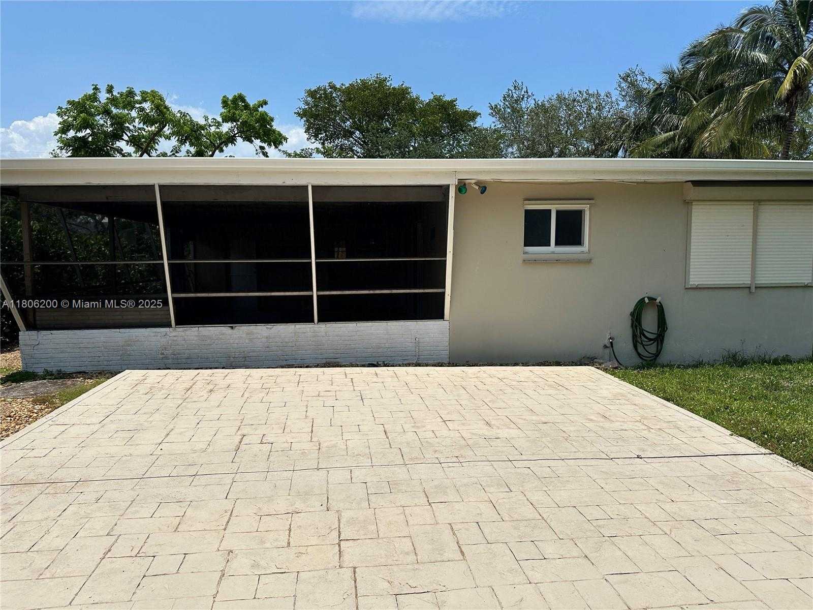 Small Image of 2040 NORTH HIBISCUS DR, North Miami Number 42