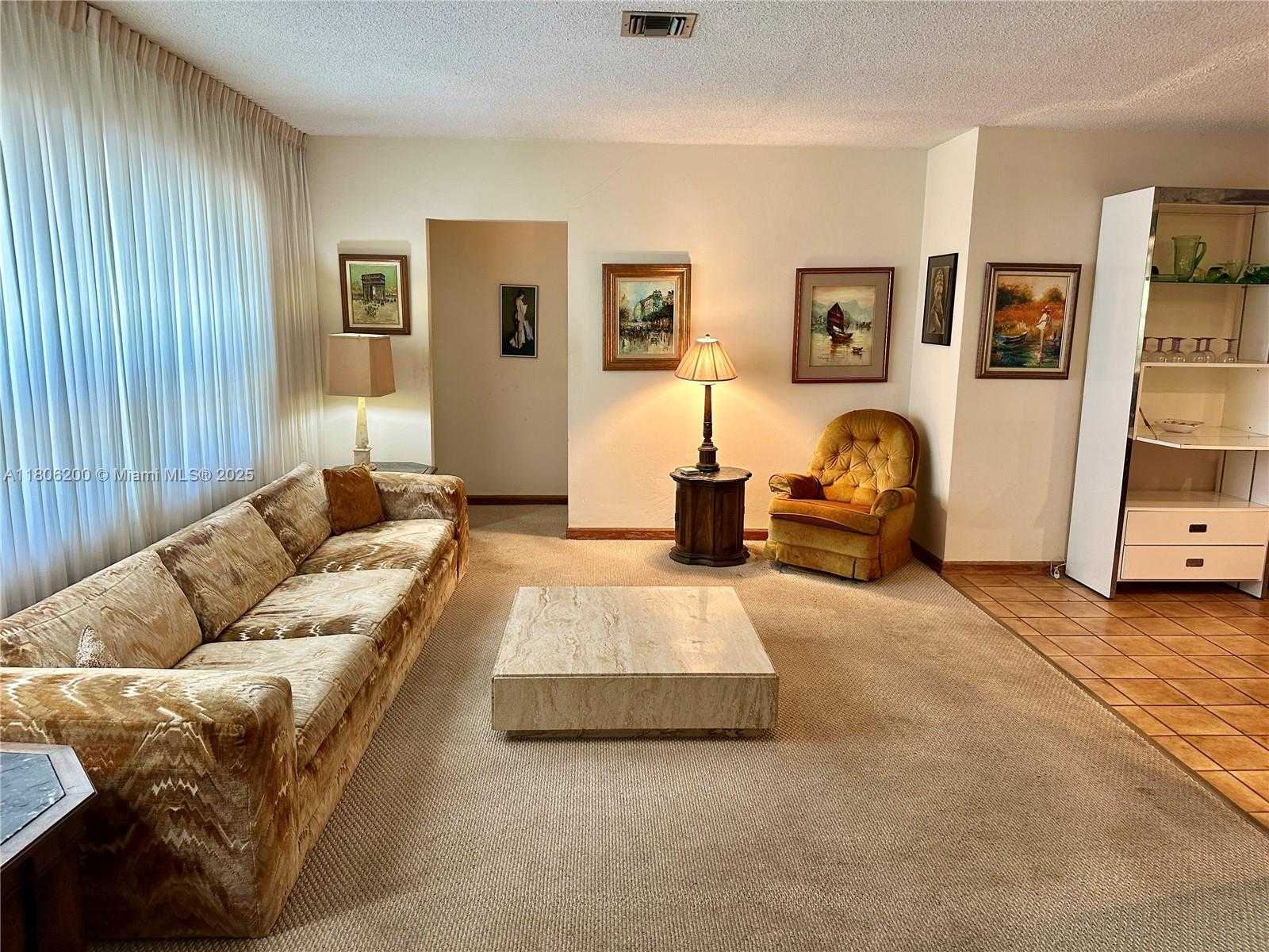 Small Image of 2040 NORTH HIBISCUS DR, North Miami Number 5