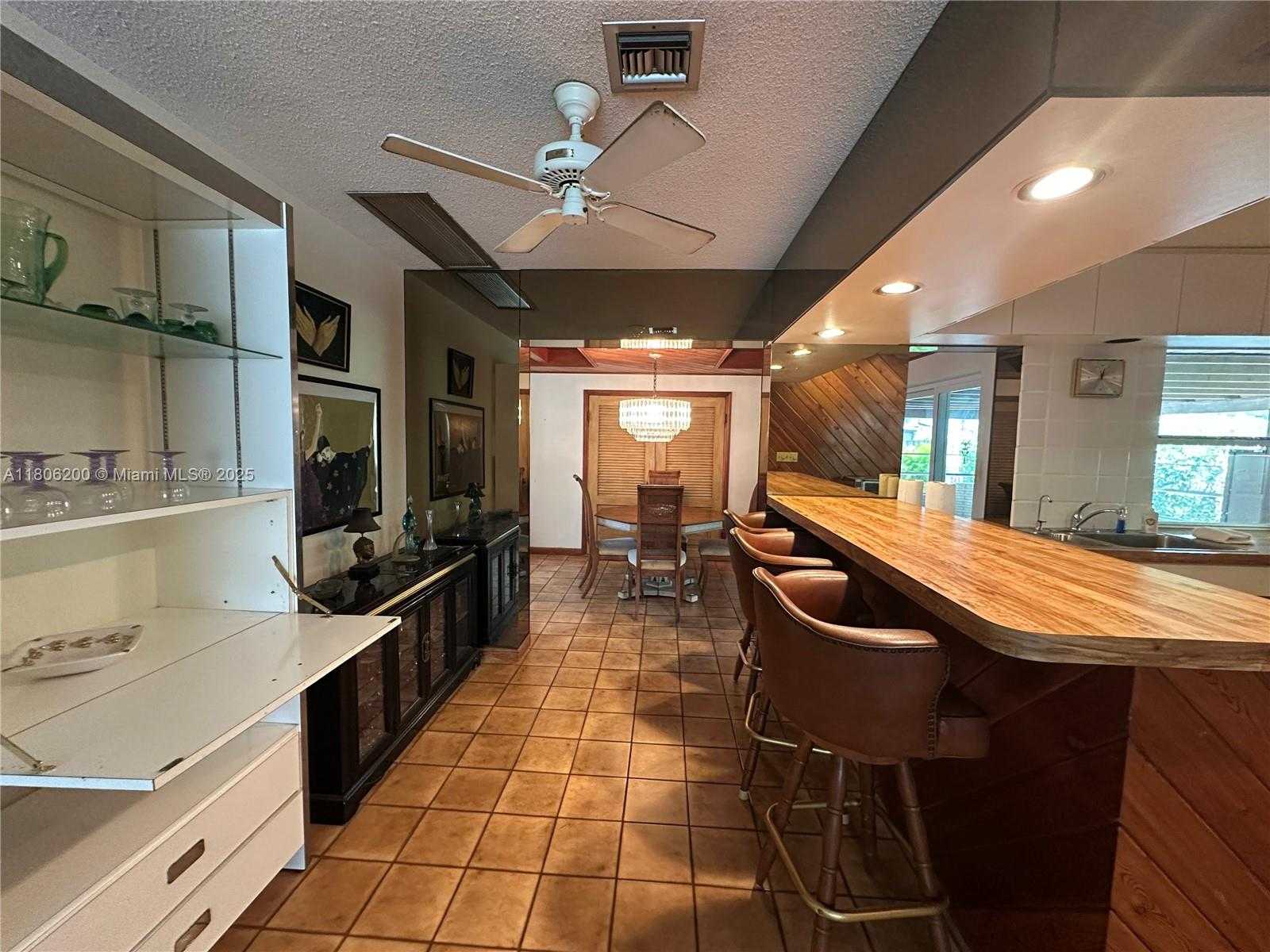 Small Image of 2040 NORTH HIBISCUS DR, North Miami Number 9