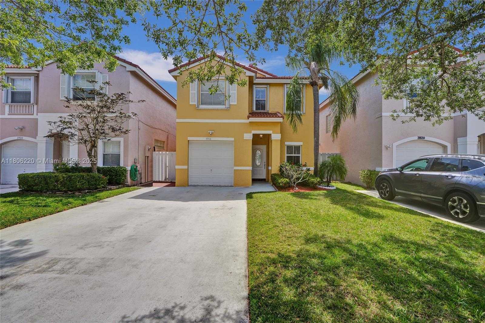 Small Image of 3910 FERN FOREST RD, Cooper City Number 2