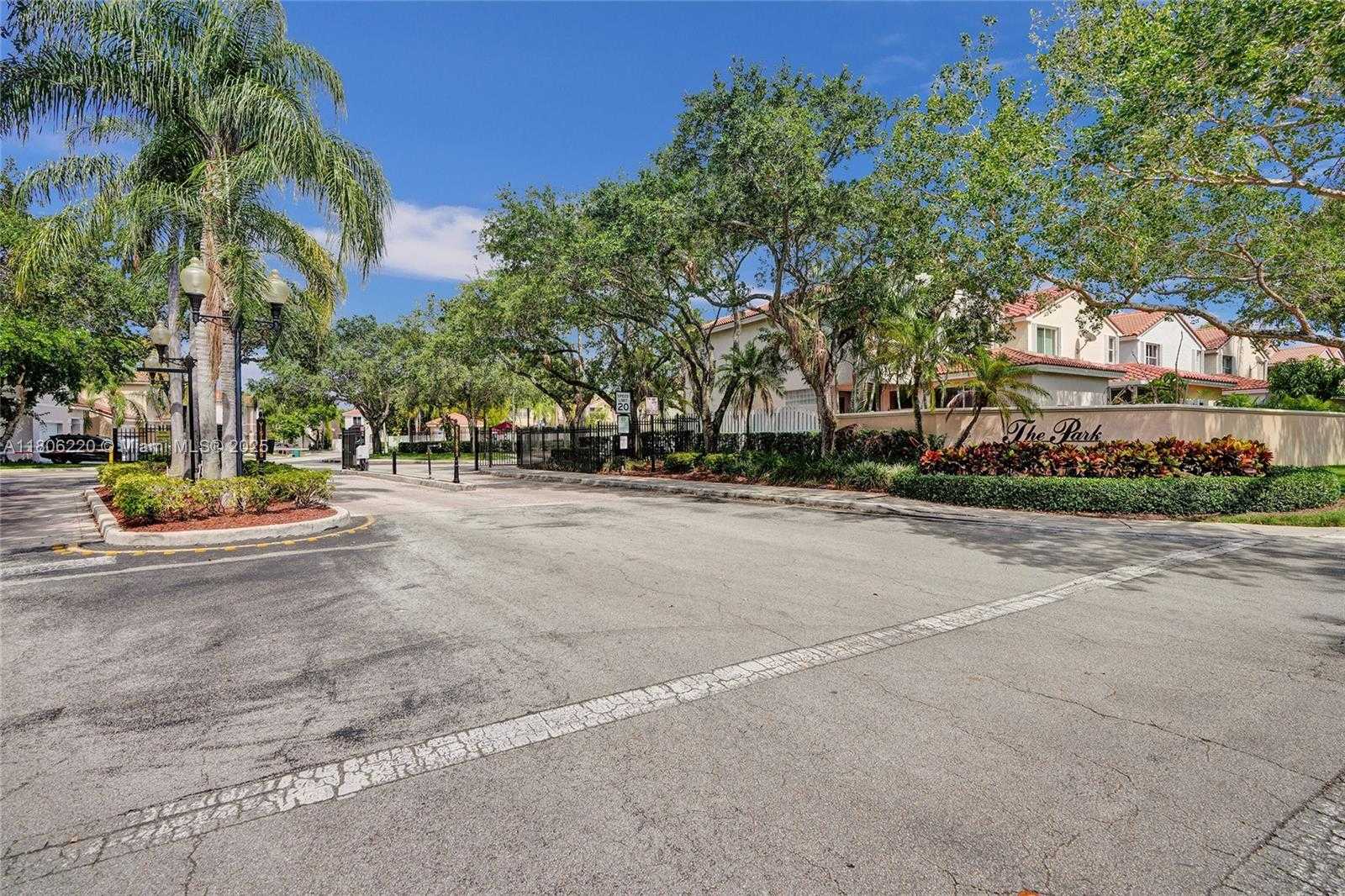 Small Image of 3910 FERN FOREST RD, Cooper City Number 5