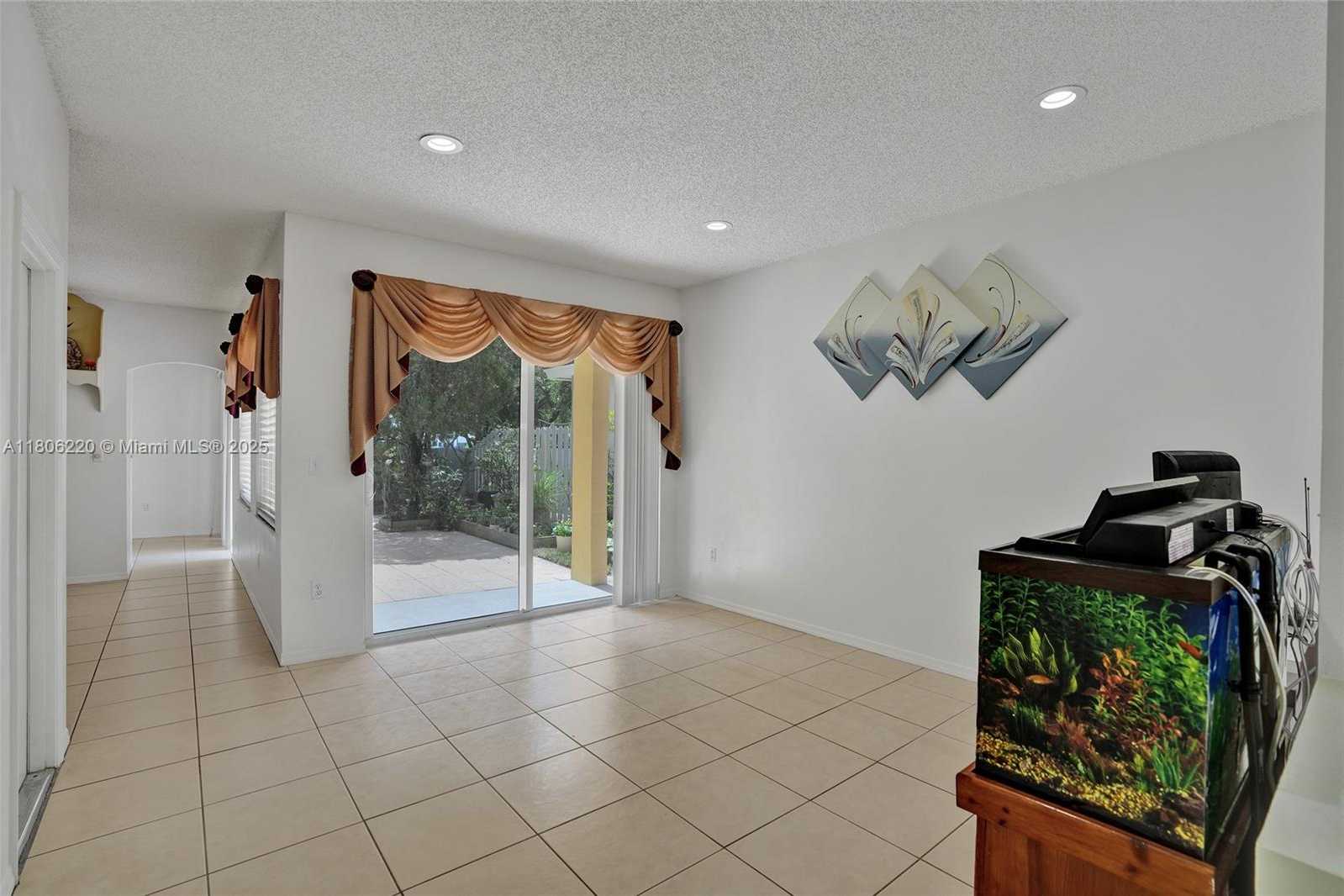 Small Image of 3910 FERN FOREST RD, Cooper City Number 6