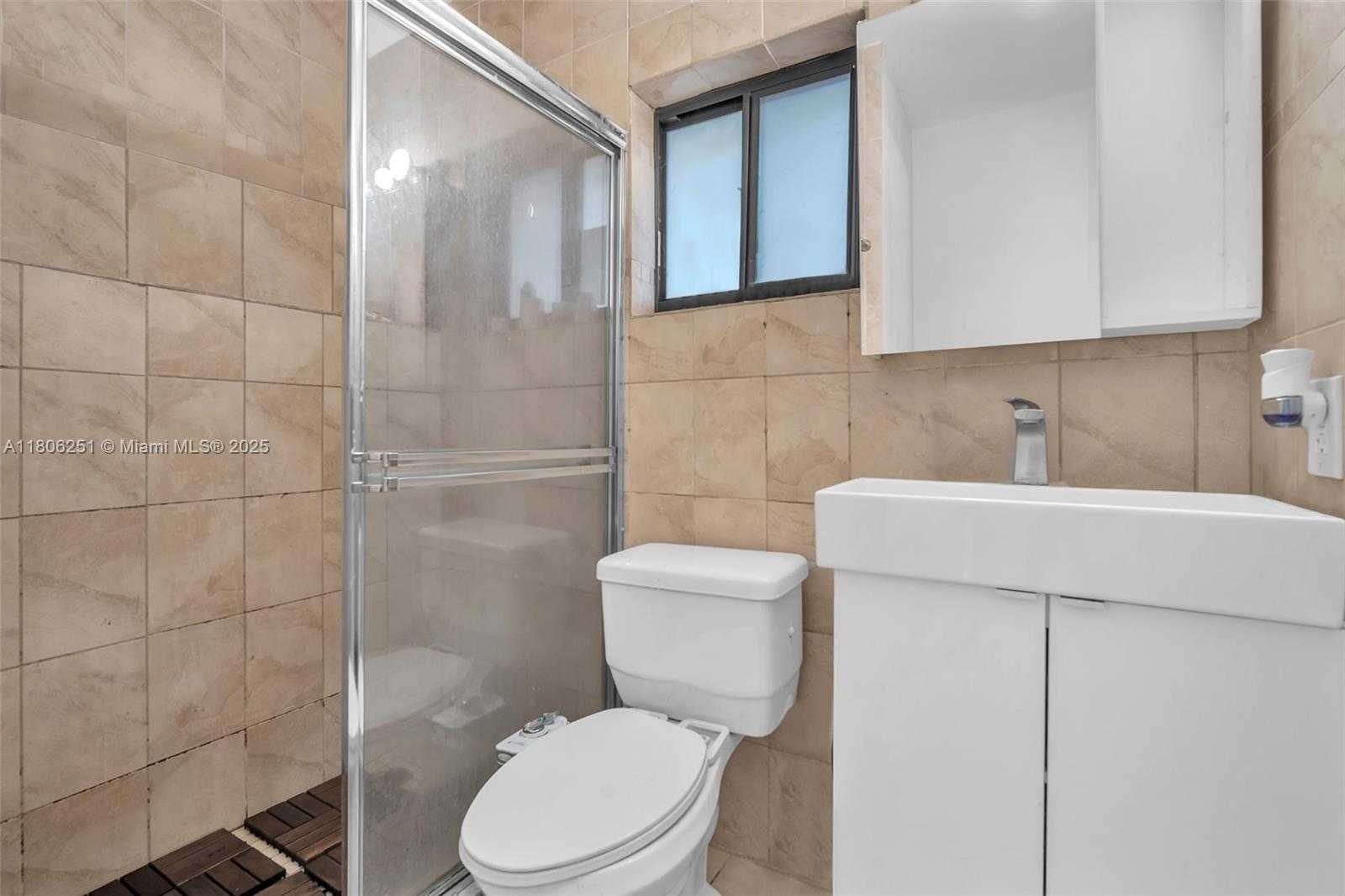 Small Image of 1635 NORTH EAST 174TH ST, North Miami Beach Number 15