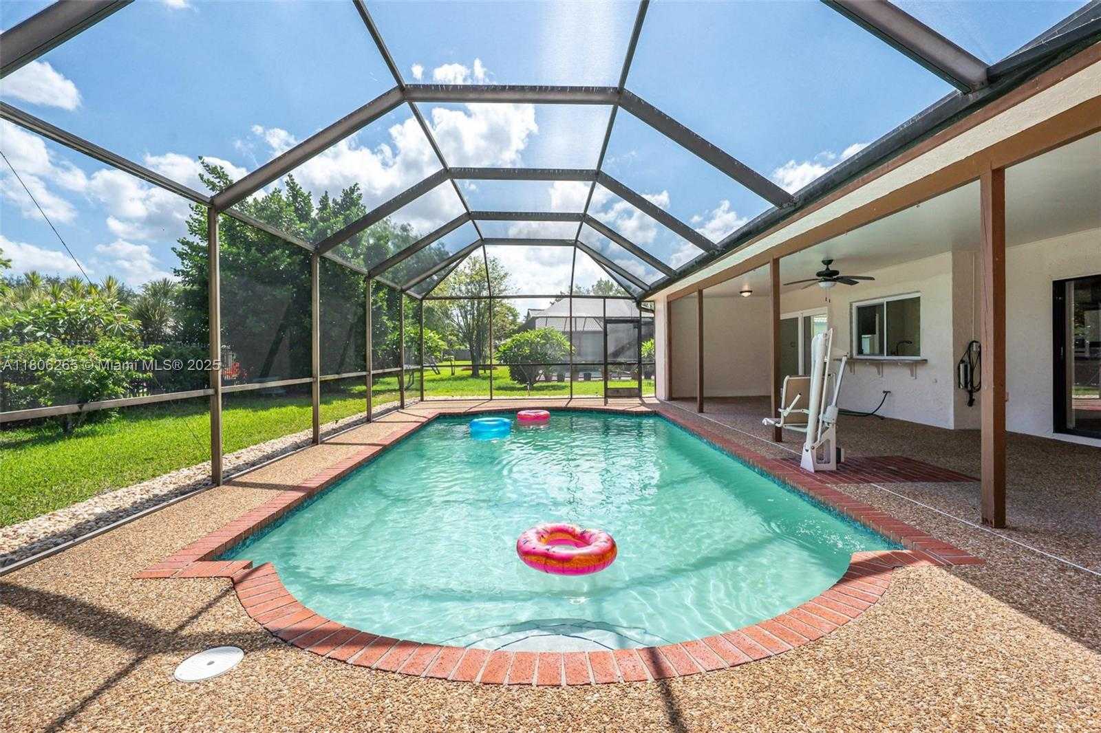 Small Image of 9919 SOUTH WEST 1ST CT, Coral Springs Number 28