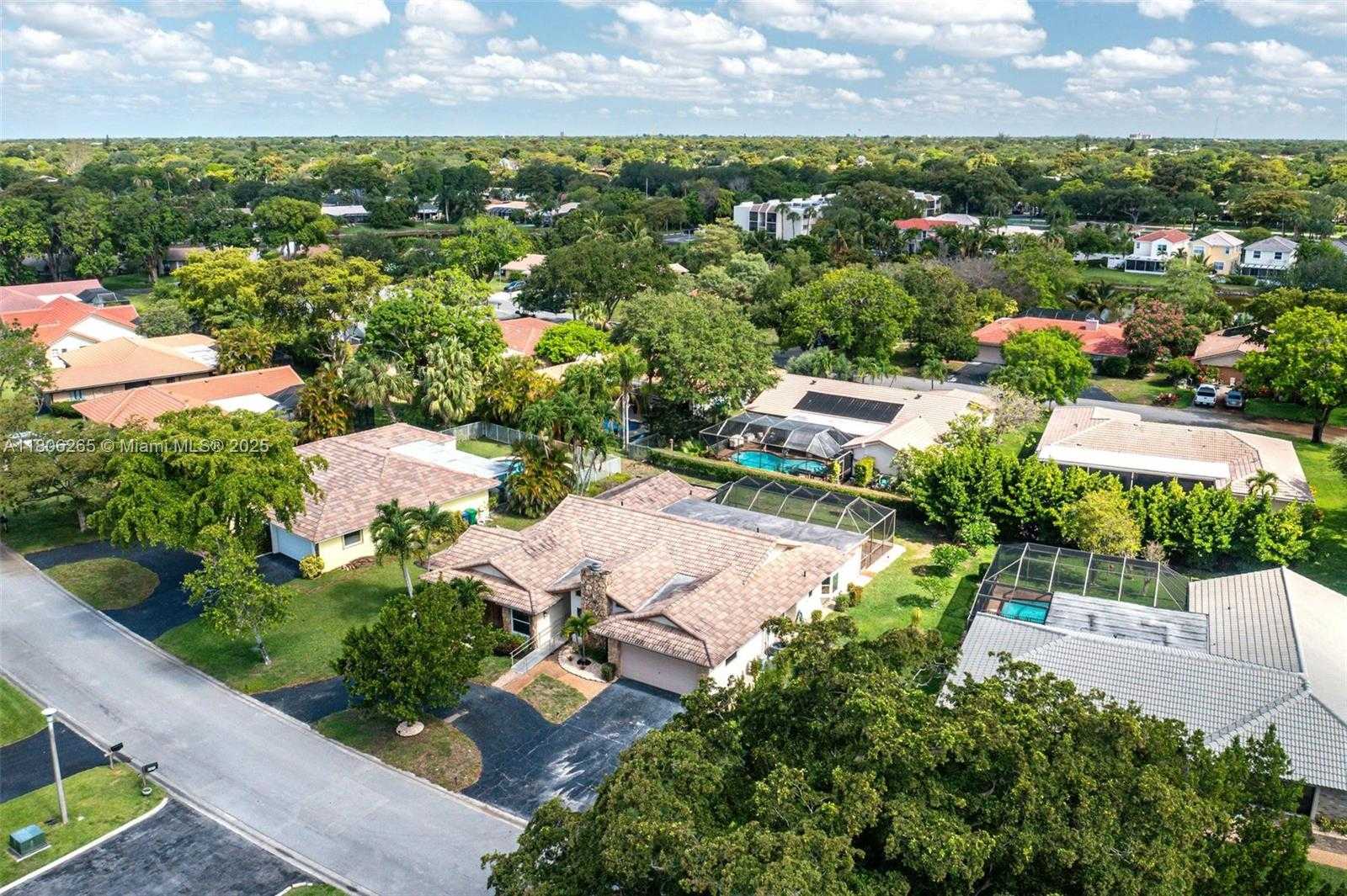 Small Image of 9919 SOUTH WEST 1ST CT, Coral Springs Number 34