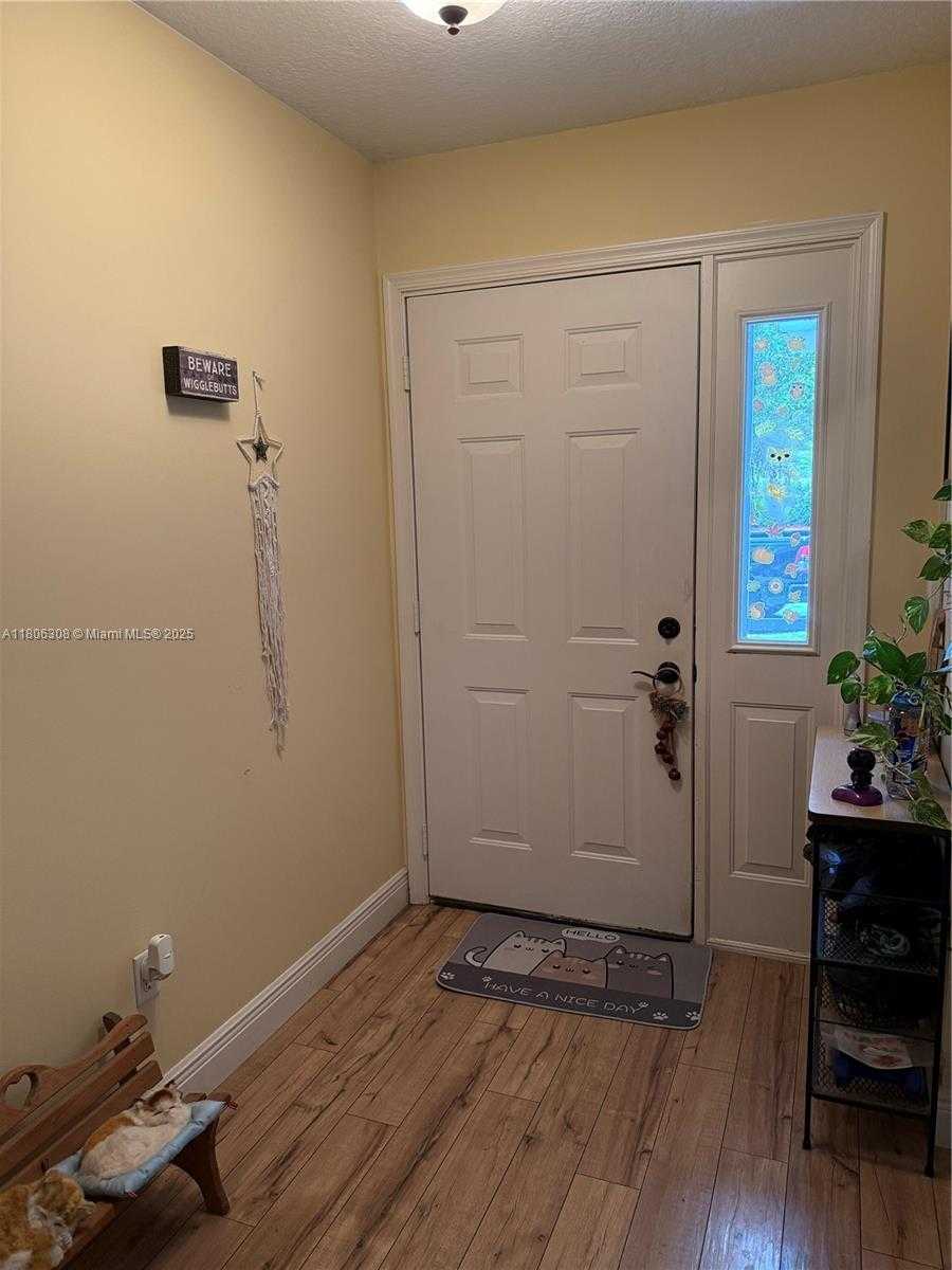 Small Image of 737 SOUTH EAST 22ND DR, Homestead Number 2