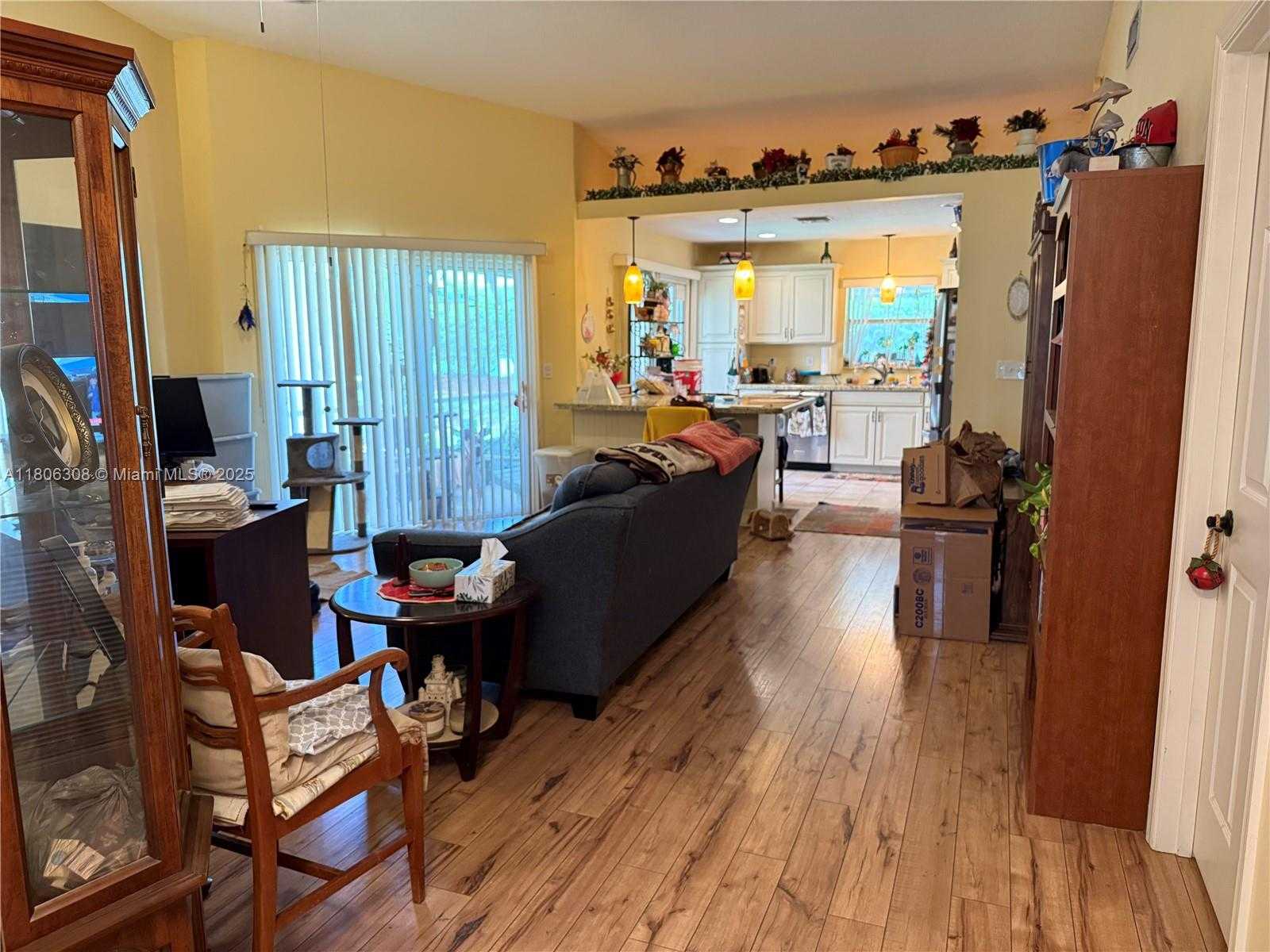 Small Image of 737 SOUTH EAST 22ND DR, Homestead Number 3