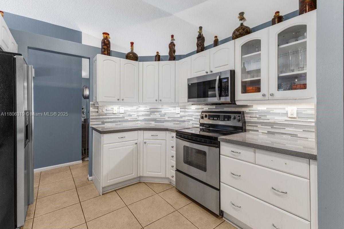 Small Image of 14641 POPLAR HILL CT, Davie Number 11