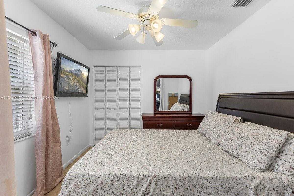 Small Image of 14641 POPLAR HILL CT, Davie Number 13