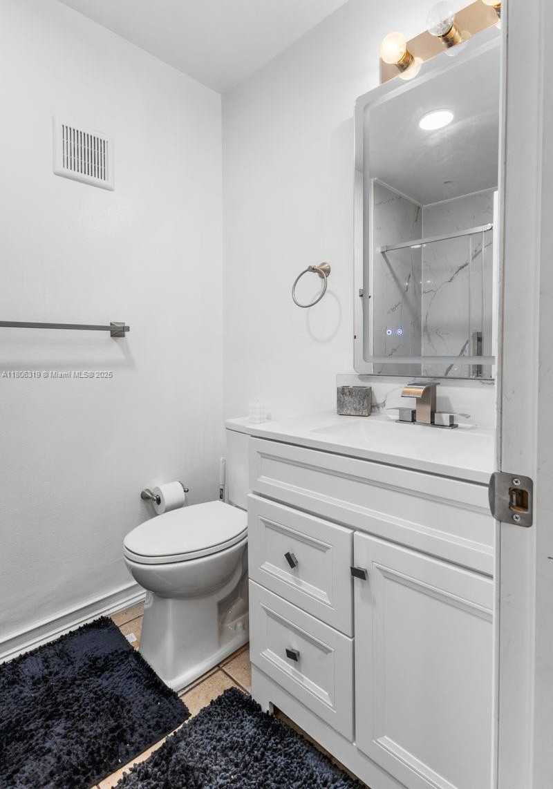 Small Image of 14641 POPLAR HILL CT, Davie Number 15