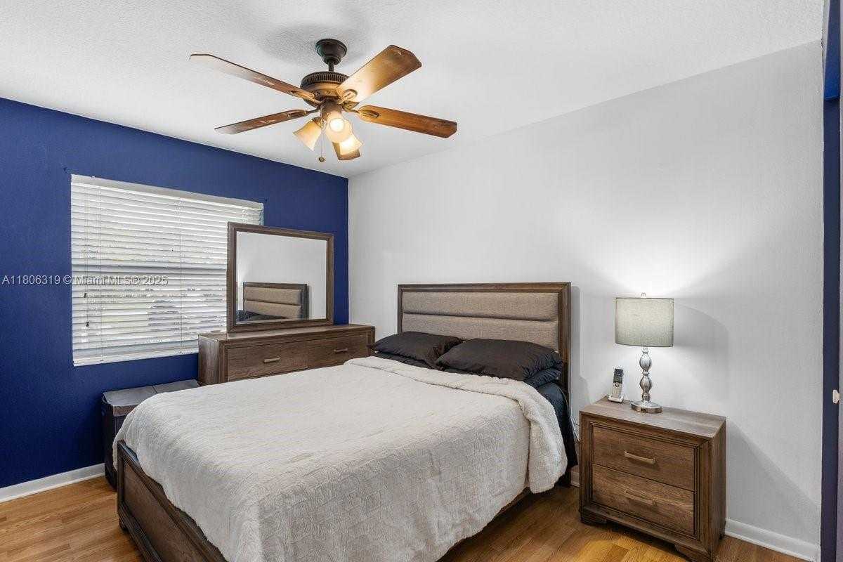 Small Image of 14641 POPLAR HILL CT, Davie Number 17