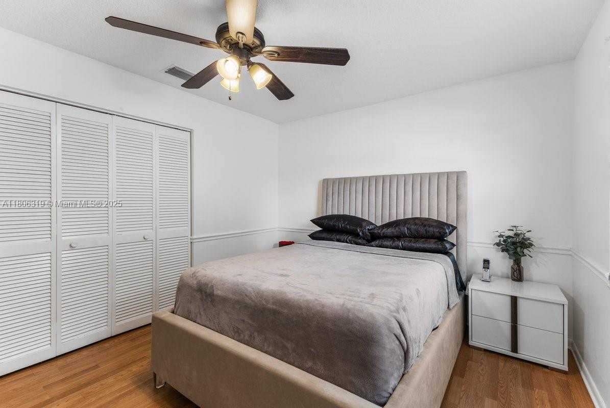 Small Image of 14641 POPLAR HILL CT, Davie Number 18