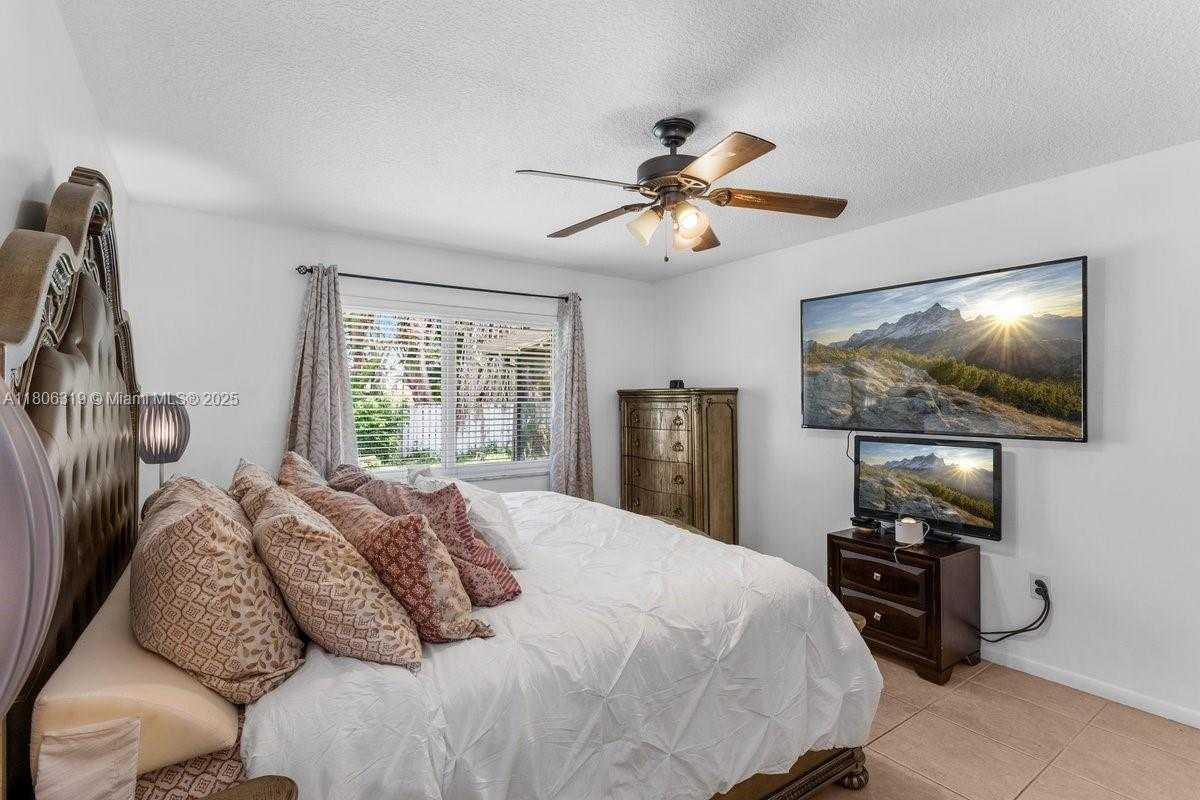 Small Image of 14641 POPLAR HILL CT, Davie Number 20