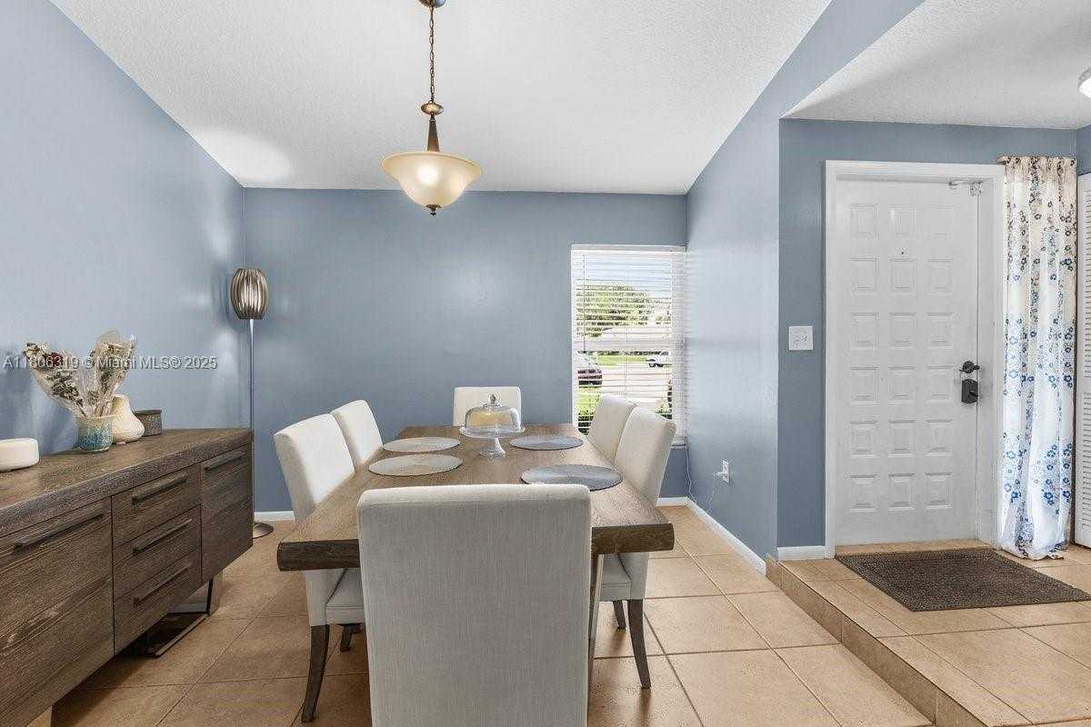 Small Image of 14641 POPLAR HILL CT, Davie Number 5
