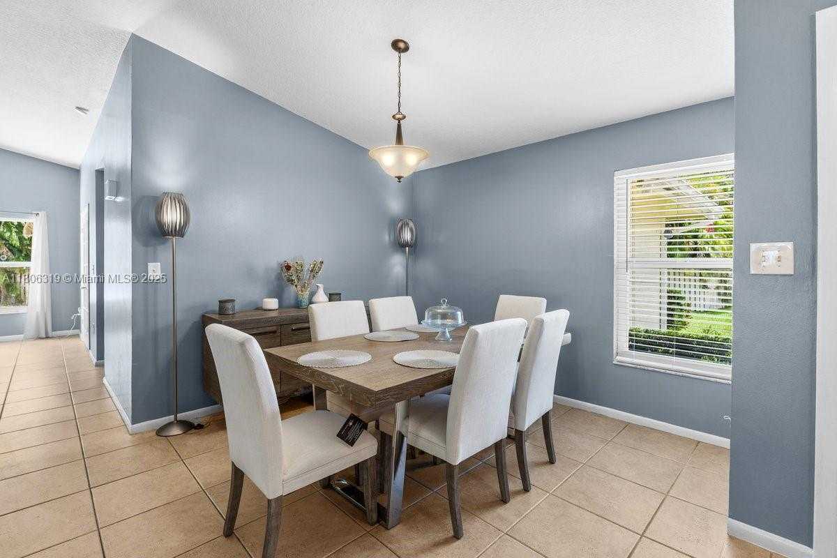 Small Image of 14641 POPLAR HILL CT, Davie Number 6