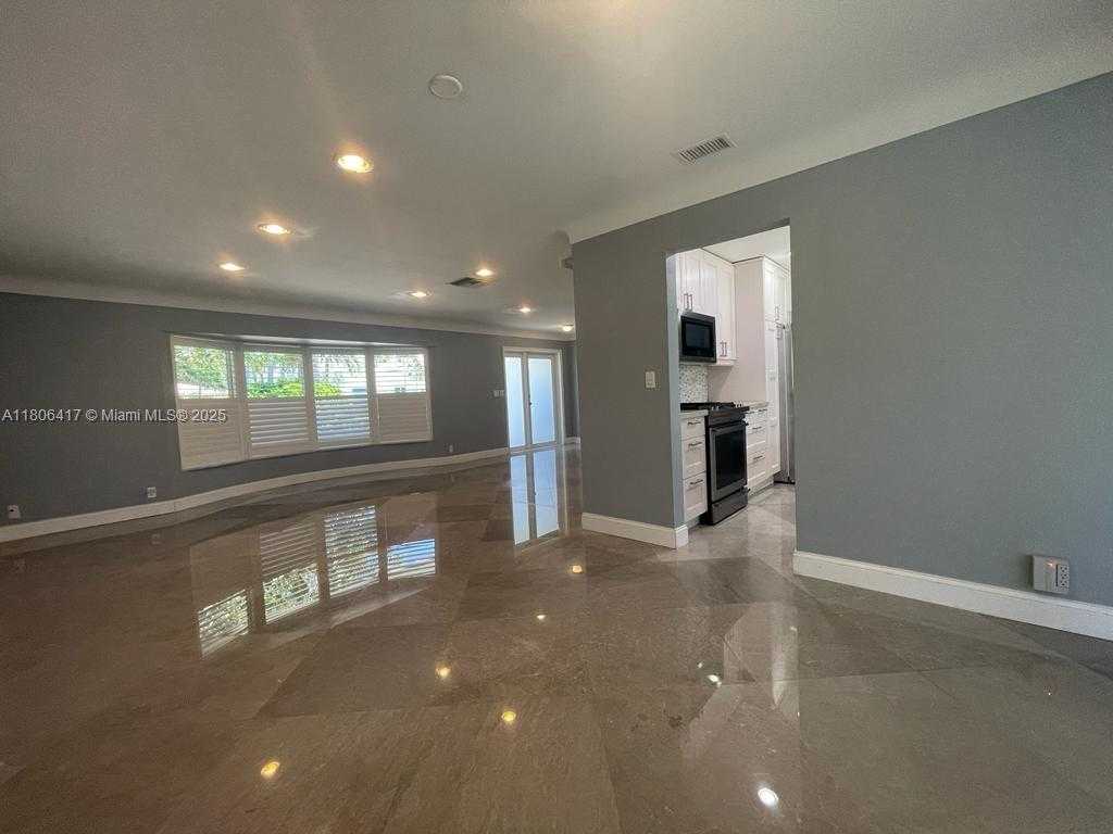 Small Image of 2770 NORTH EAST 8TH CT, Pompano Beach Number 11