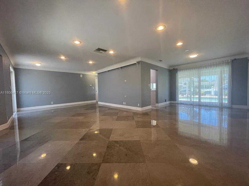 Small Image of 2770 NORTH EAST 8TH CT, Pompano Beach Number 12