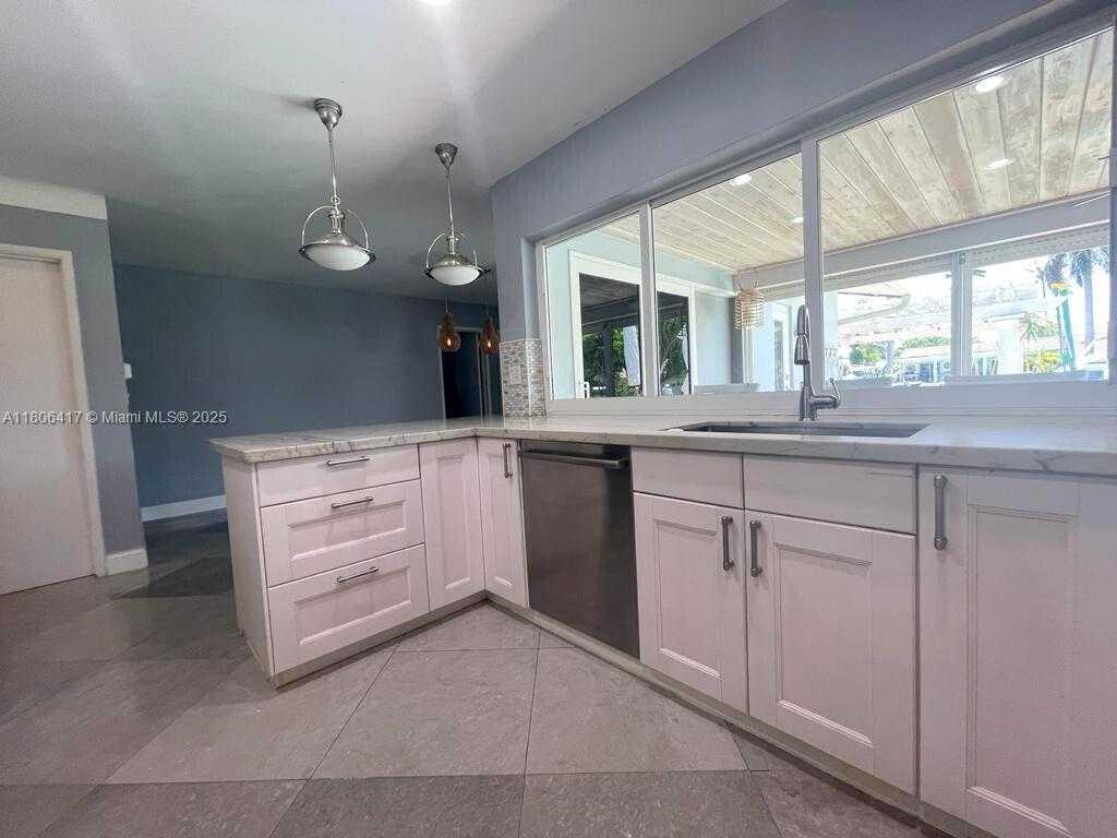 Small Image of 2770 NORTH EAST 8TH CT, Pompano Beach Number 16