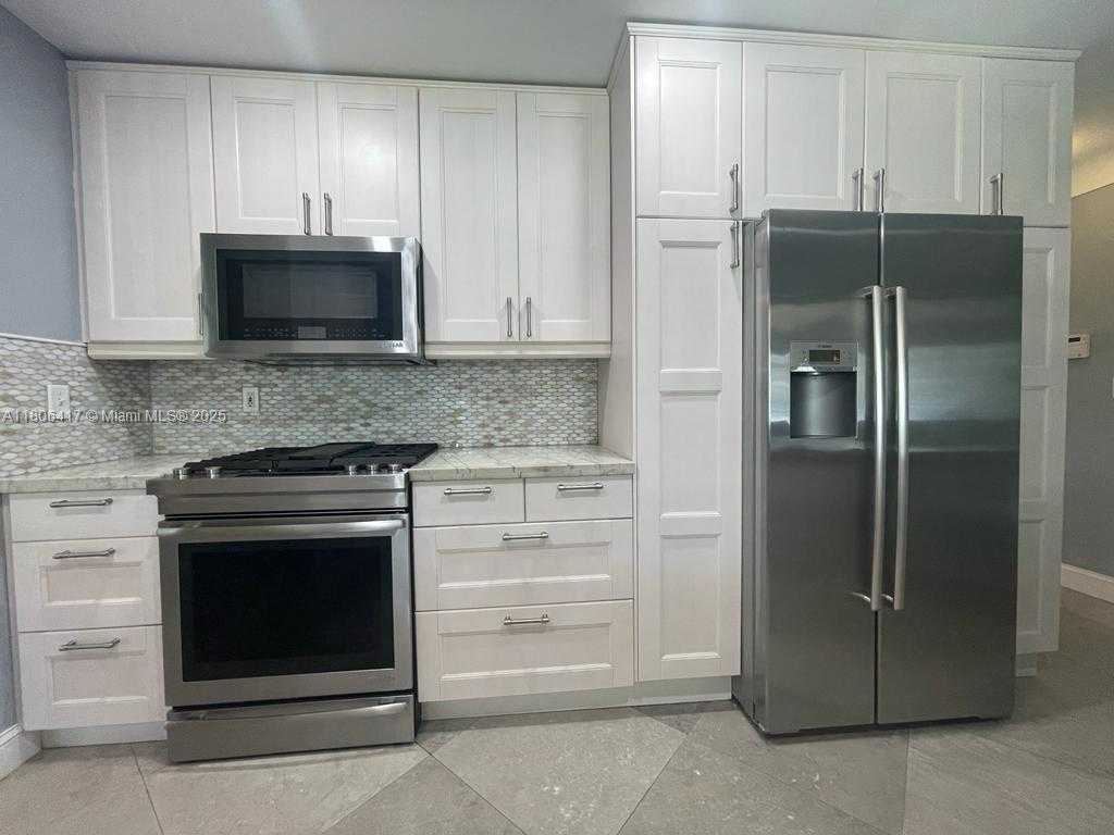 Small Image of 2770 NORTH EAST 8TH CT, Pompano Beach Number 18