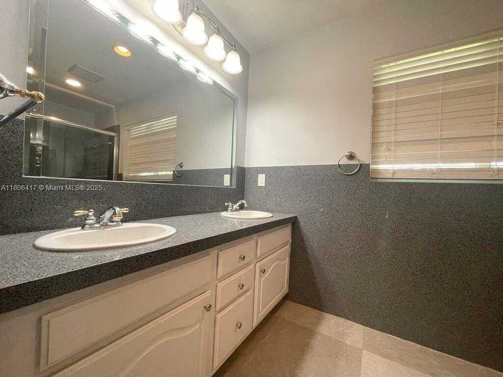 Small Image of 2770 NORTH EAST 8TH CT, Pompano Beach Number 28