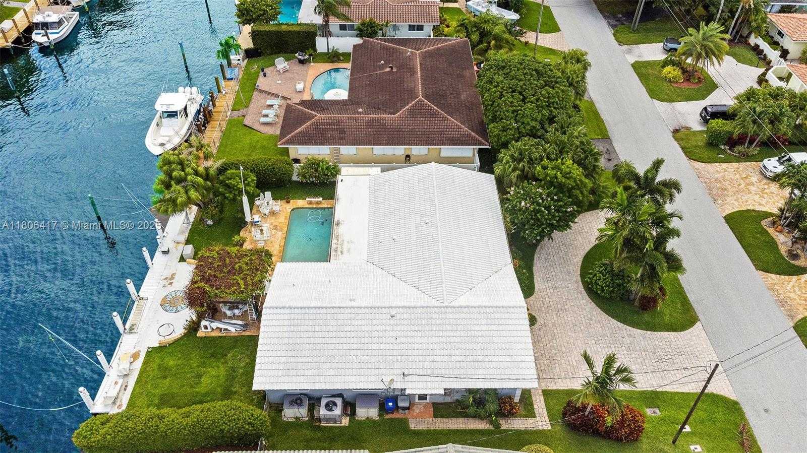 Small Image of 2770 NORTH EAST 8TH CT, Pompano Beach Number 3