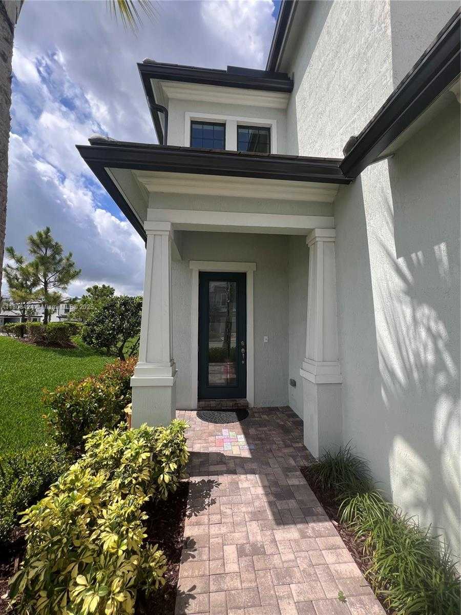 Small Image of 2814 PRIMROSE PL, Oakland Park Number 3