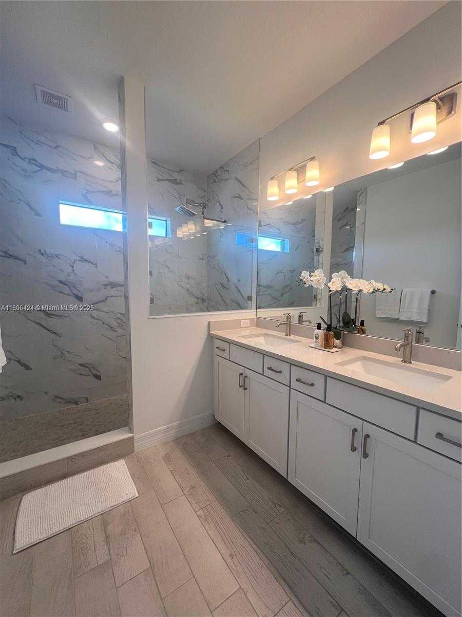 Small Image of 2814 PRIMROSE PL, Oakland Park Number 34