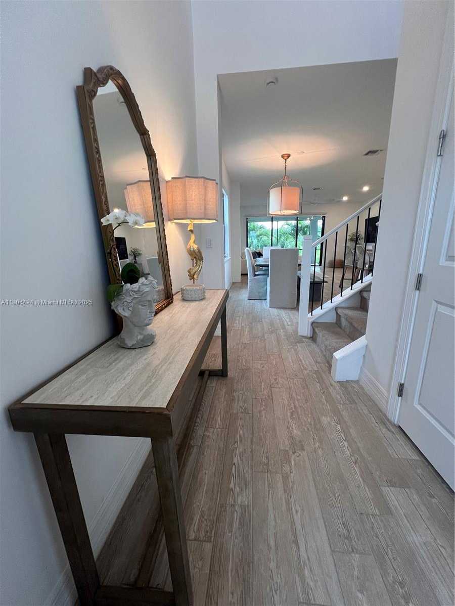 Small Image of 2814 PRIMROSE PL, Oakland Park Number 4