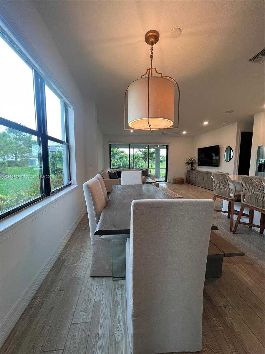 Small Image of 2814 PRIMROSE PL, Oakland Park Number 6